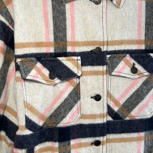 Shacket - Picture 2 of 7